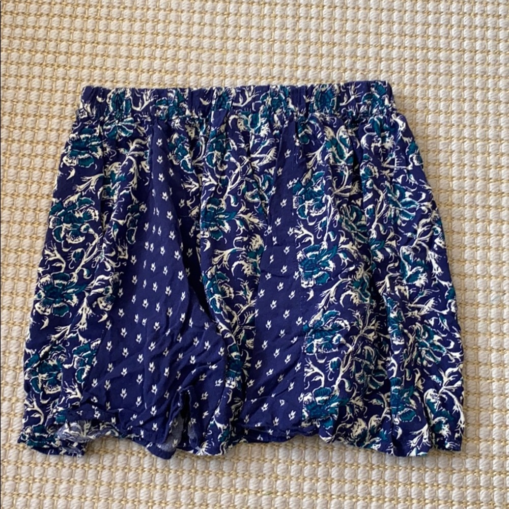 Flowy mini skirt